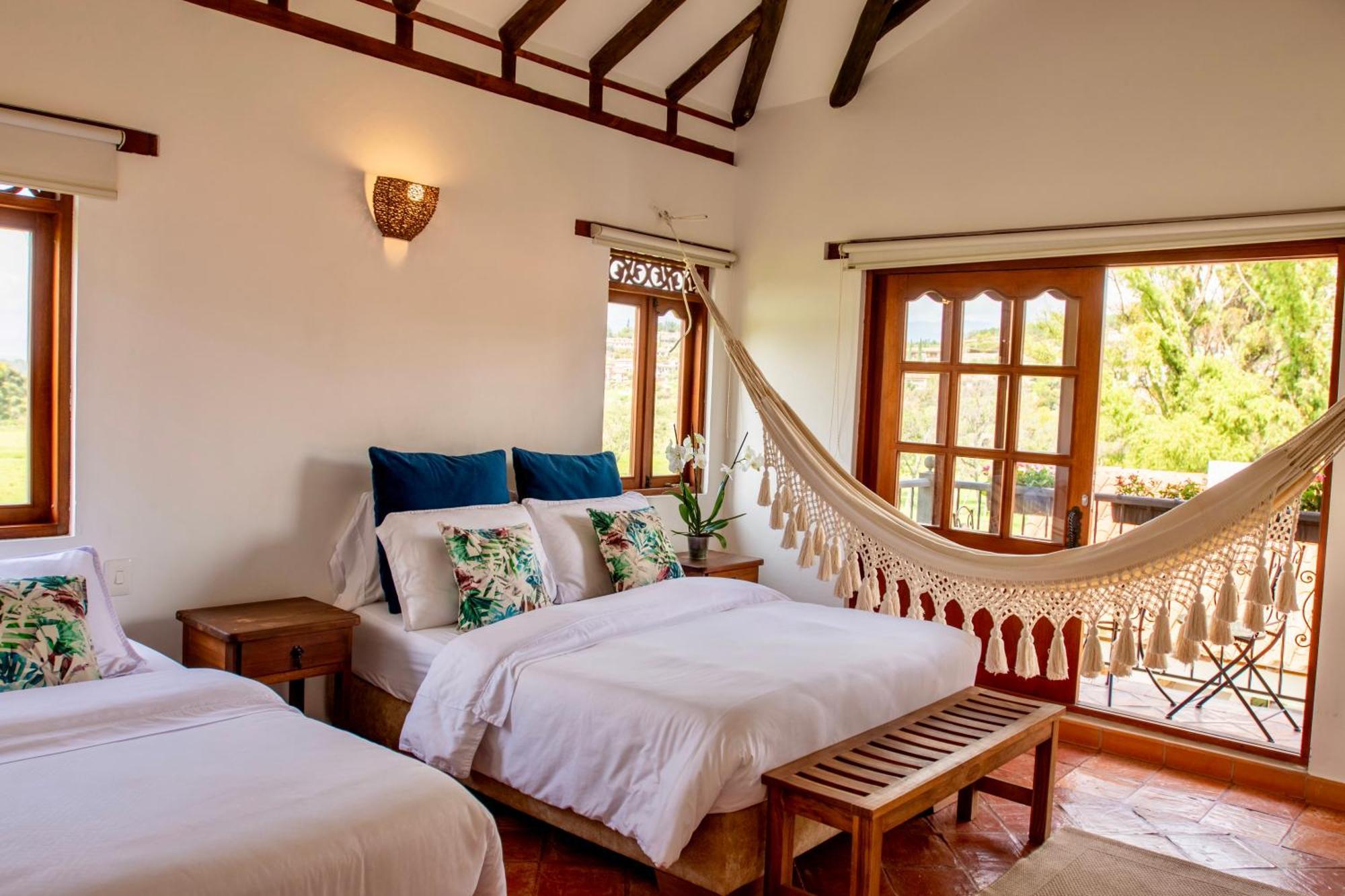 Hotel Casa De Flores 4*